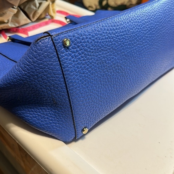 Huge Kate Spade purse. About 15.5 inches wide and about 12 inches tall Blue - Picture 3 of 9